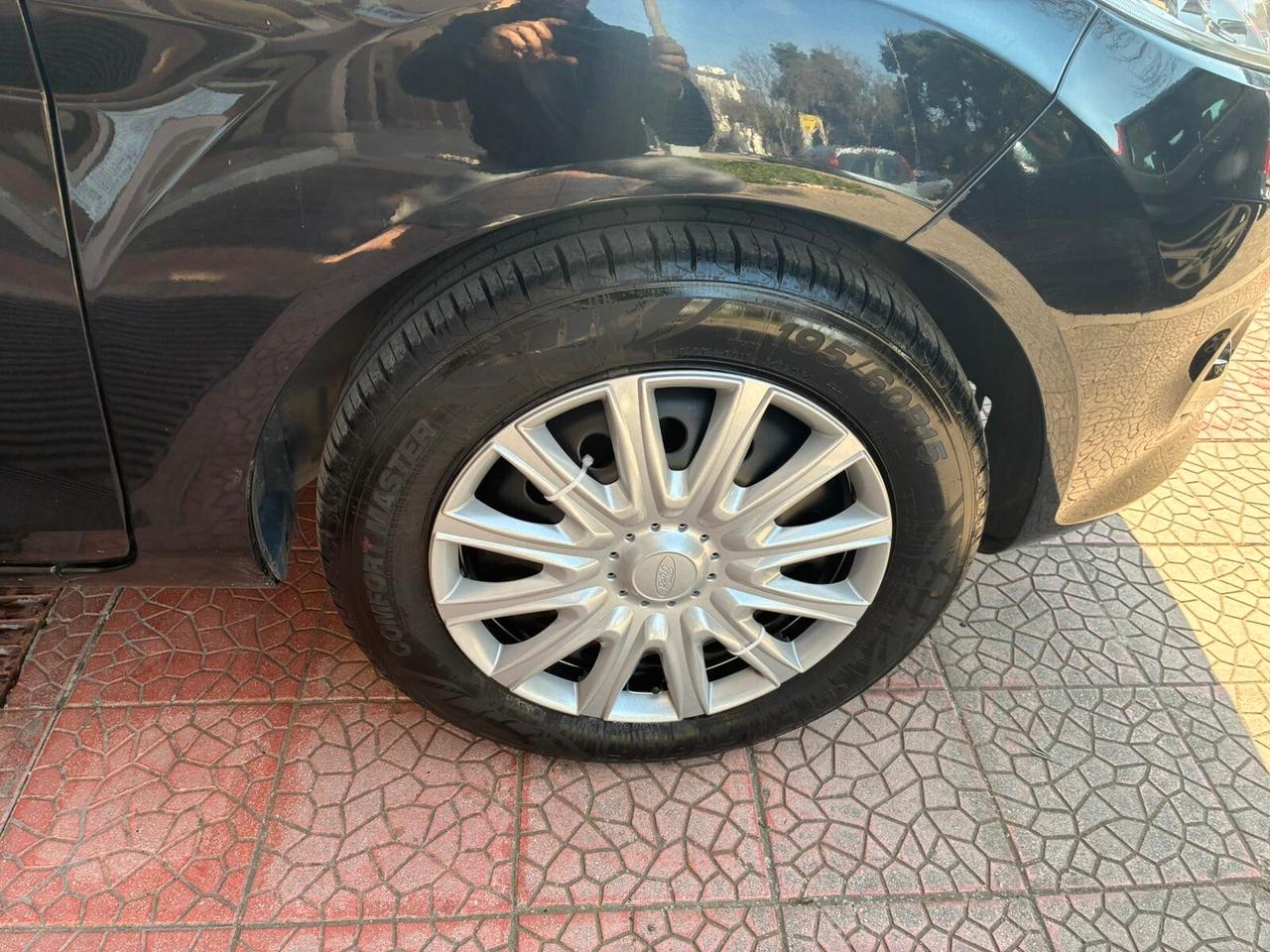 Ford Fiesta 1.2 5p perfetta-2010