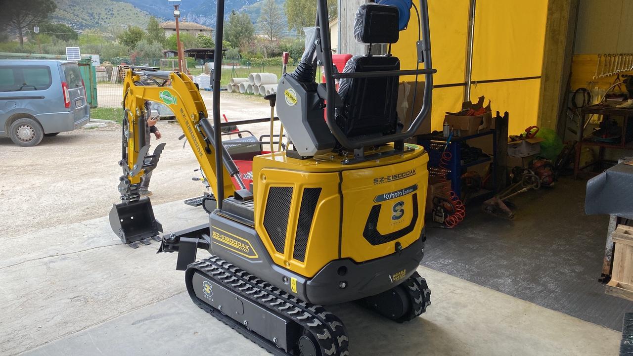 Escavatore SZ 16