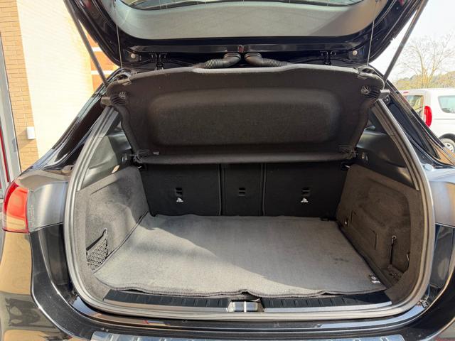 MERCEDES-BENZ GLA 180 d Automatic Business Extra (TETTO)