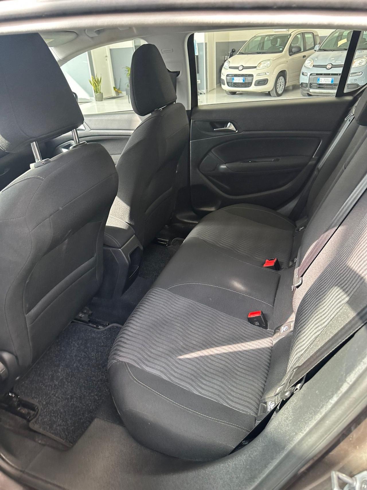 Peugeot 308 BlueHDi 120 S&S Business