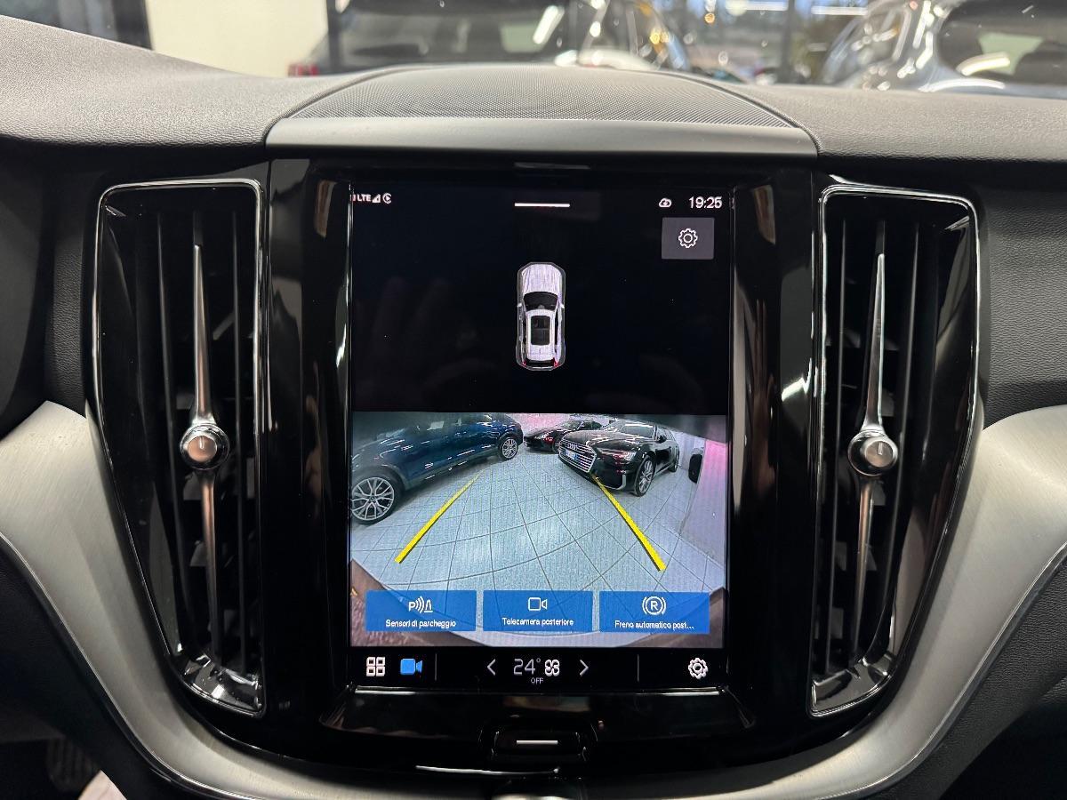 VOLVO XC60 B4 automatico Plus Dark LED/ CARPLAY/ UNICO PROP
