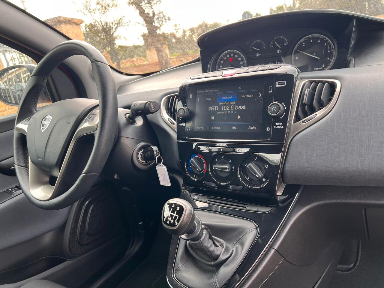 Lancia Ypsilon 1.0 FireFly 5 porte S&S Hybrid Ecochic Gold