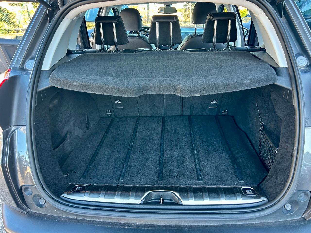 " UNA CHICCA " Peugeot 2008 Blue HDi Allure