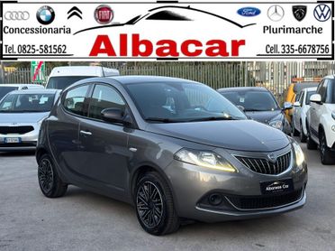 Lancia Ypsilon 1.0 FireFly S&S Hybrid Silver