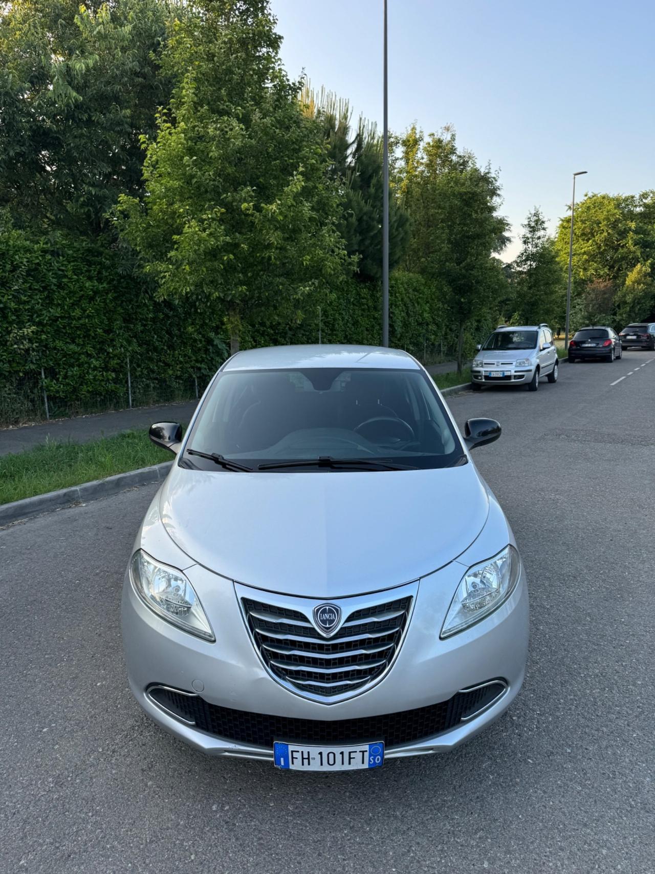 Lancia Ypsilon 1.2 69 CV 5 porte si neopatentati