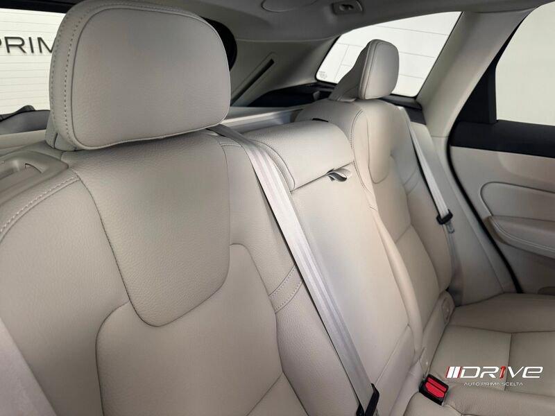 Volvo XC60 XC60 B4 (d) automatico Plus Bright