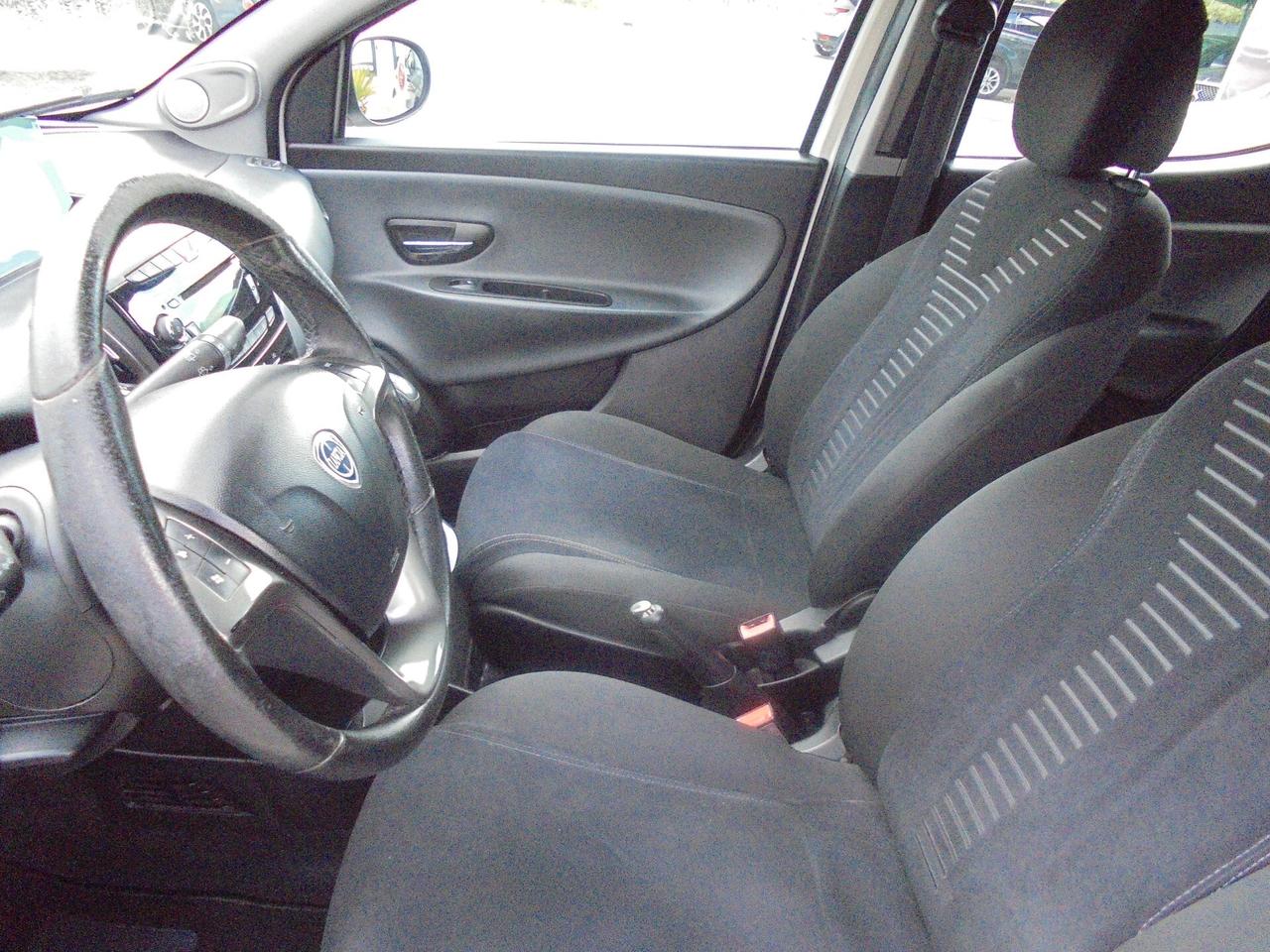 Lancia Ypsilon 0.9 TwinAir 85 CV 5 porte S&S DFN Gold