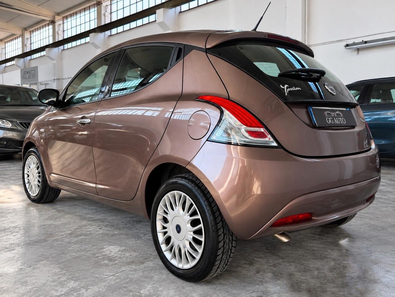 Lancia Ypsilon 1.2 69 CV 5 porte Silver