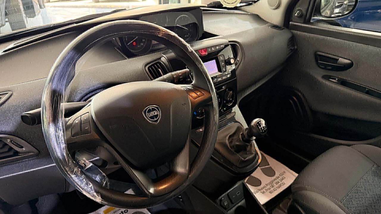 Lancia Ypsilon 1.0 FireFly 5 porte S&S Hybrid Silver