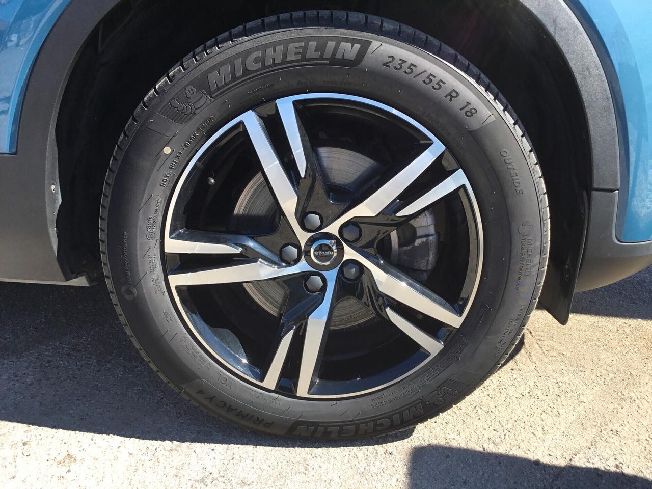Volvo XC40 B3 automatico Plus Dark