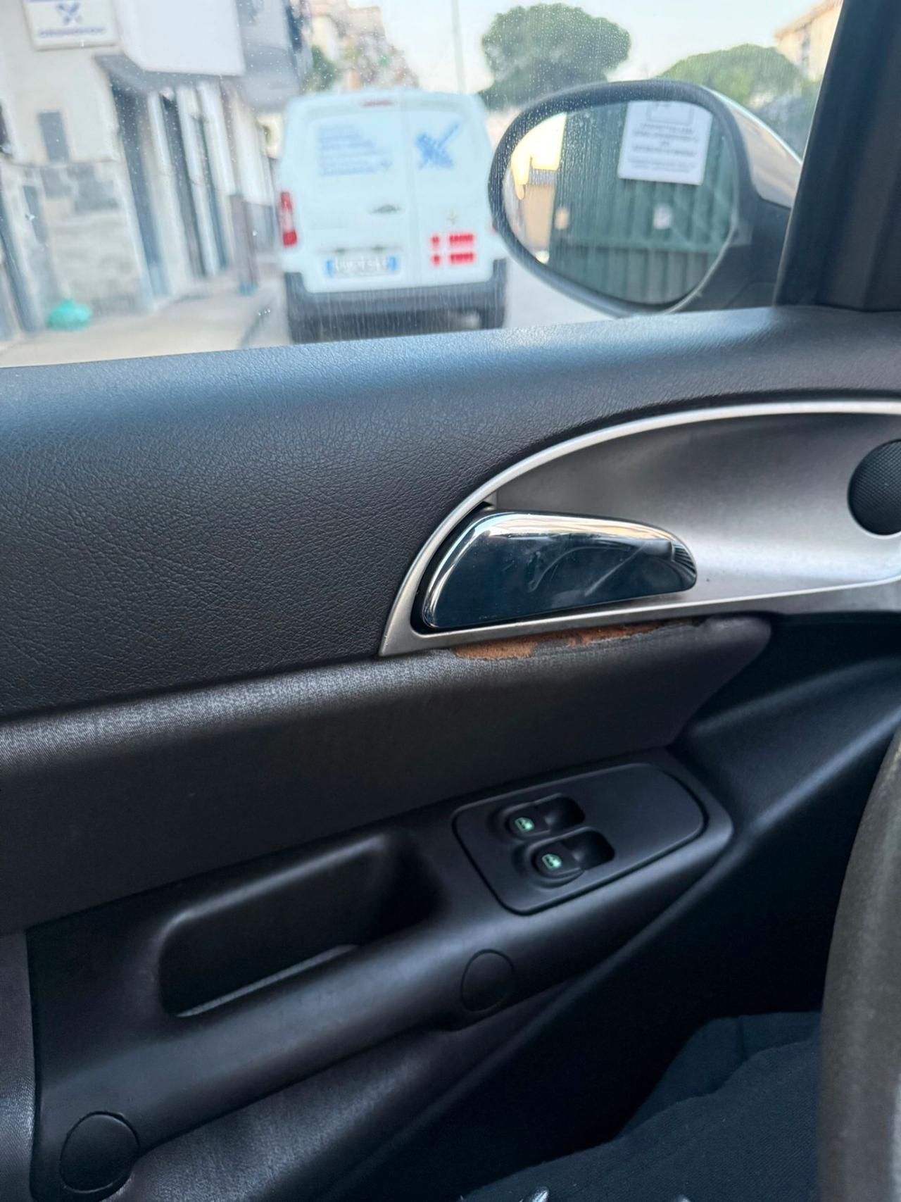 Lancia Ypsilon 1.3 MJT 75 CV Platino