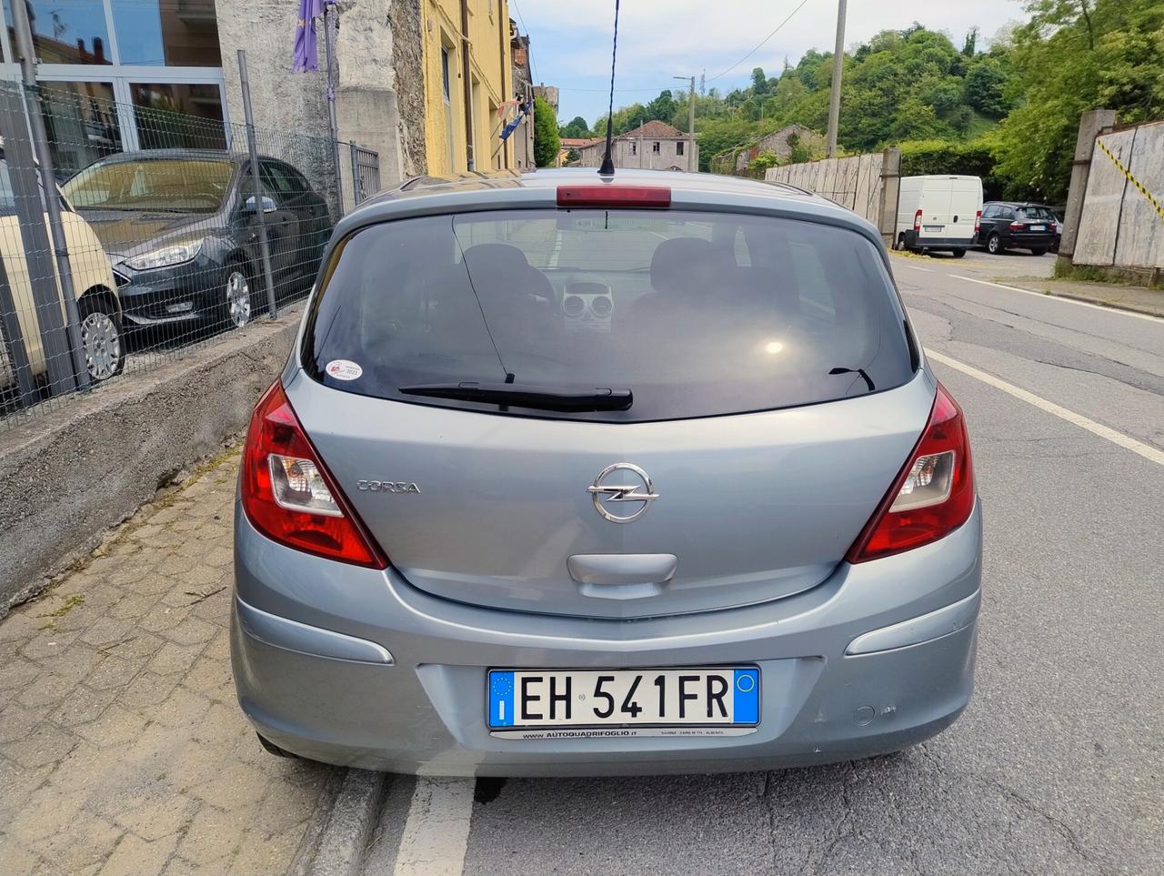 Opel Corsa 1.2 5 porte Cosmo NEOPATENTATI