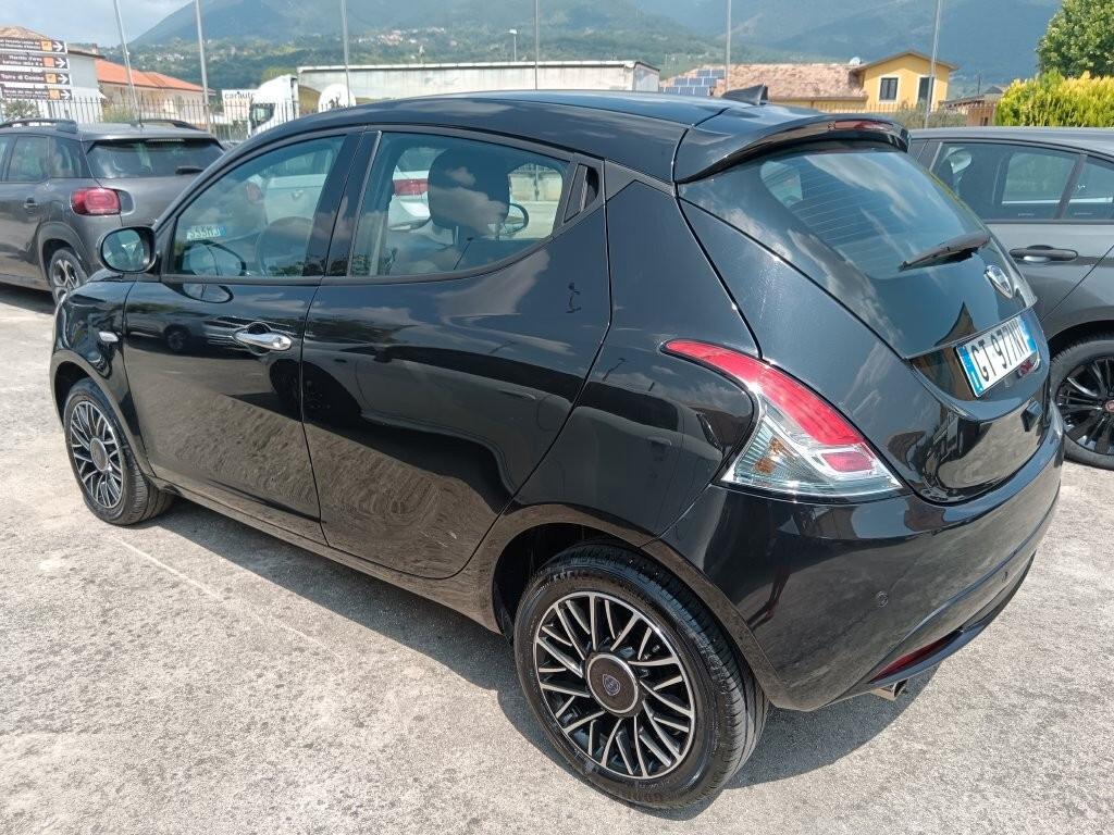 Lancia Ypsilon 1.0 FireFly 5 porte S&S Hybrid Platino