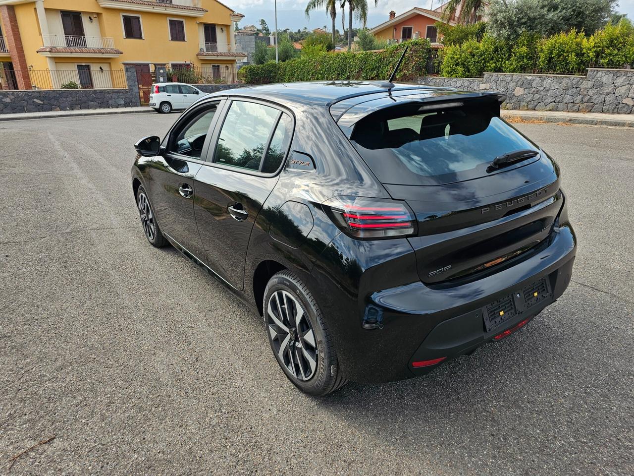 Peugeot 208 Hybrid 110 e-DCS6 Style