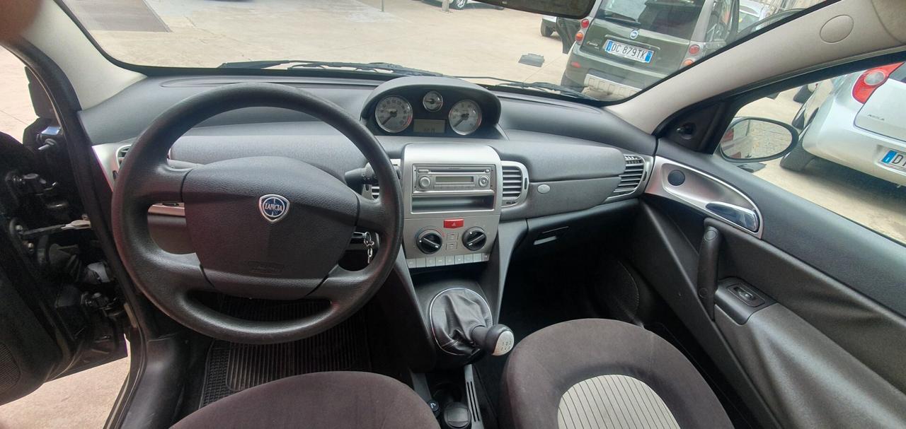 Lancia Ypsilon 1.3 MJT 75 CV Oro