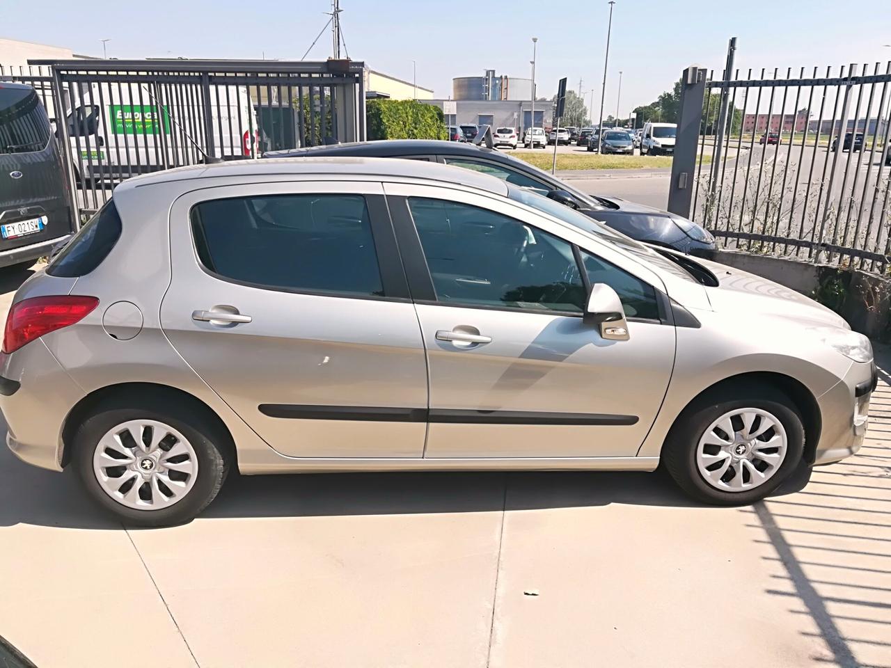 Peugeot 308 1.6 120CV KM 106. 000 BENZINA OK NEOPATENTATI