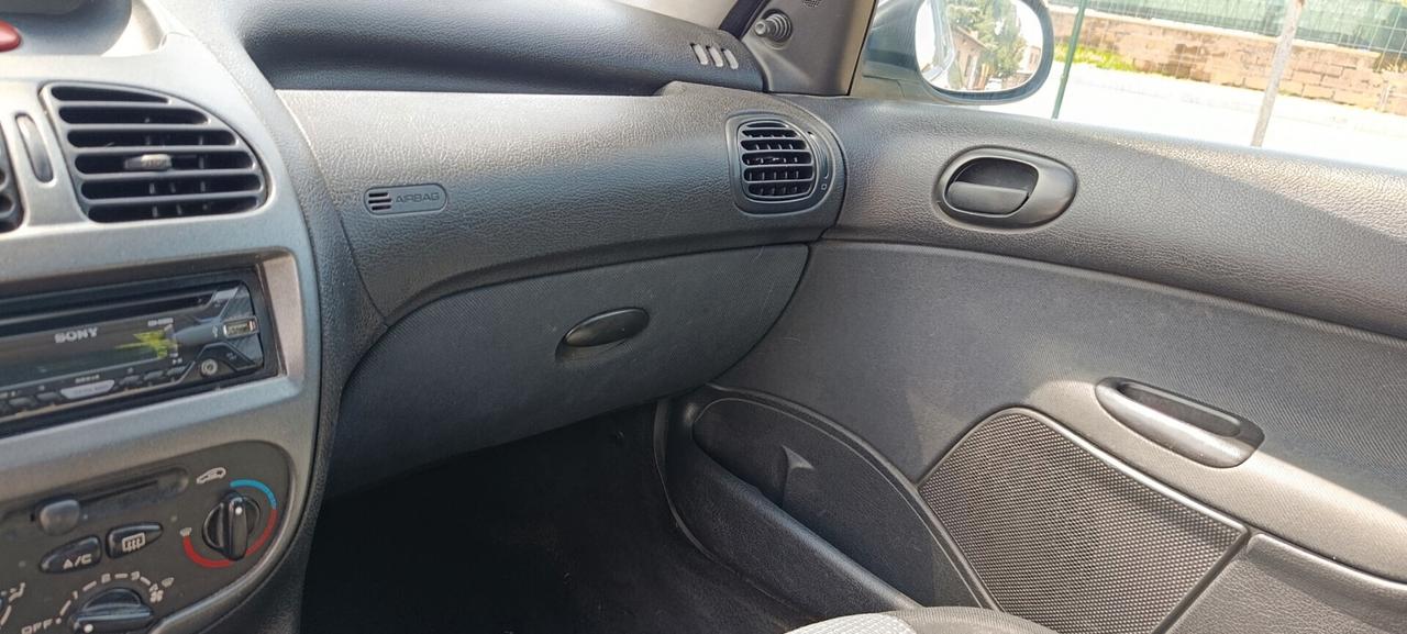 Peugeot 206 1.1 5p. XT