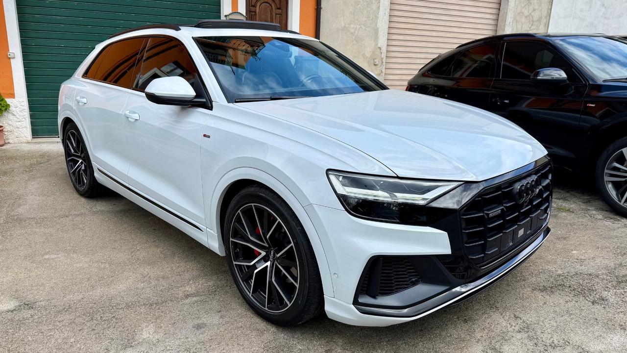 Audi Q8 50 TDI 286 CV quattro S-line Tetto 360”