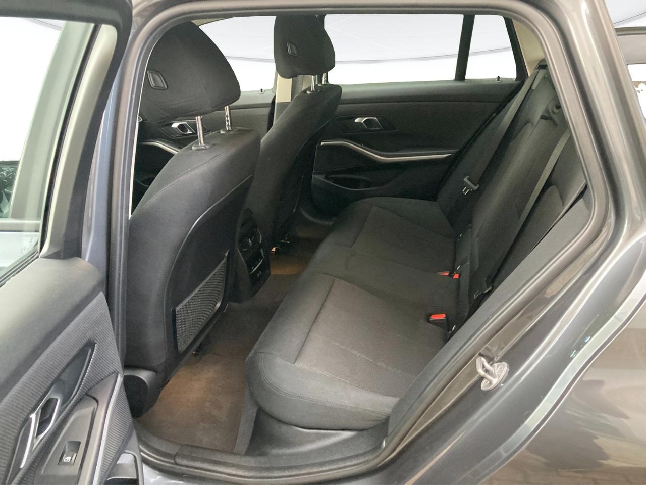 BMW 318d Touring mhev 48V Business Advantage auto
