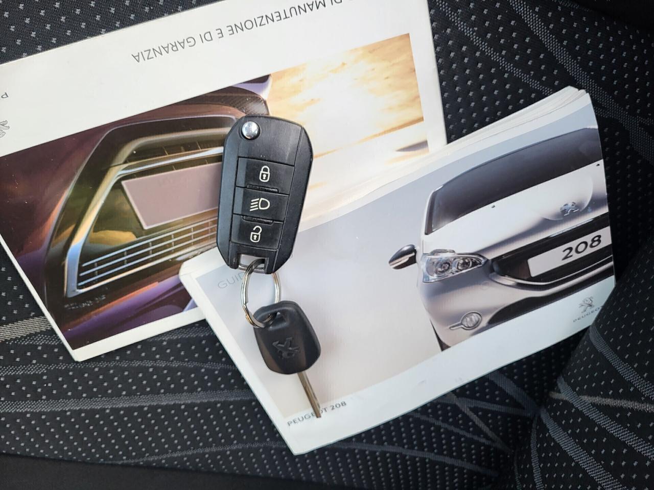 PEUGEOT 208 1,4 HDI-UNICA PROPRIETAR-4 REVISIONI