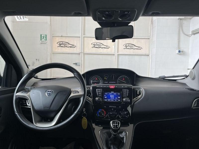 Lancia Ypsilon 1.2 69cv Gold tua da 109,00 al mese
