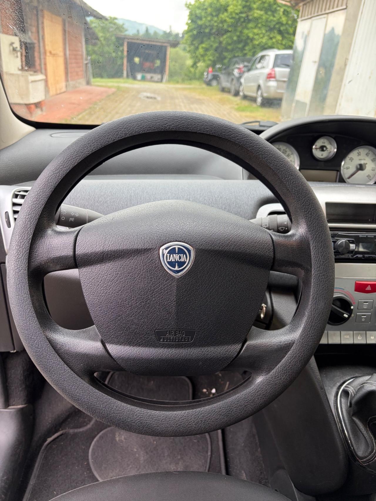 Lancia Ypsilon 1.2 BENZINA 2011