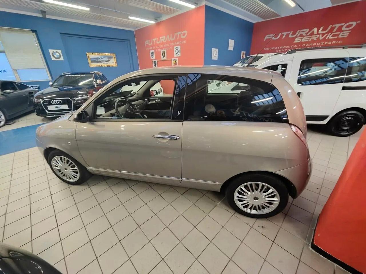 Lancia Ypsilon 1.2 8v ModaMilano Neo Patentati