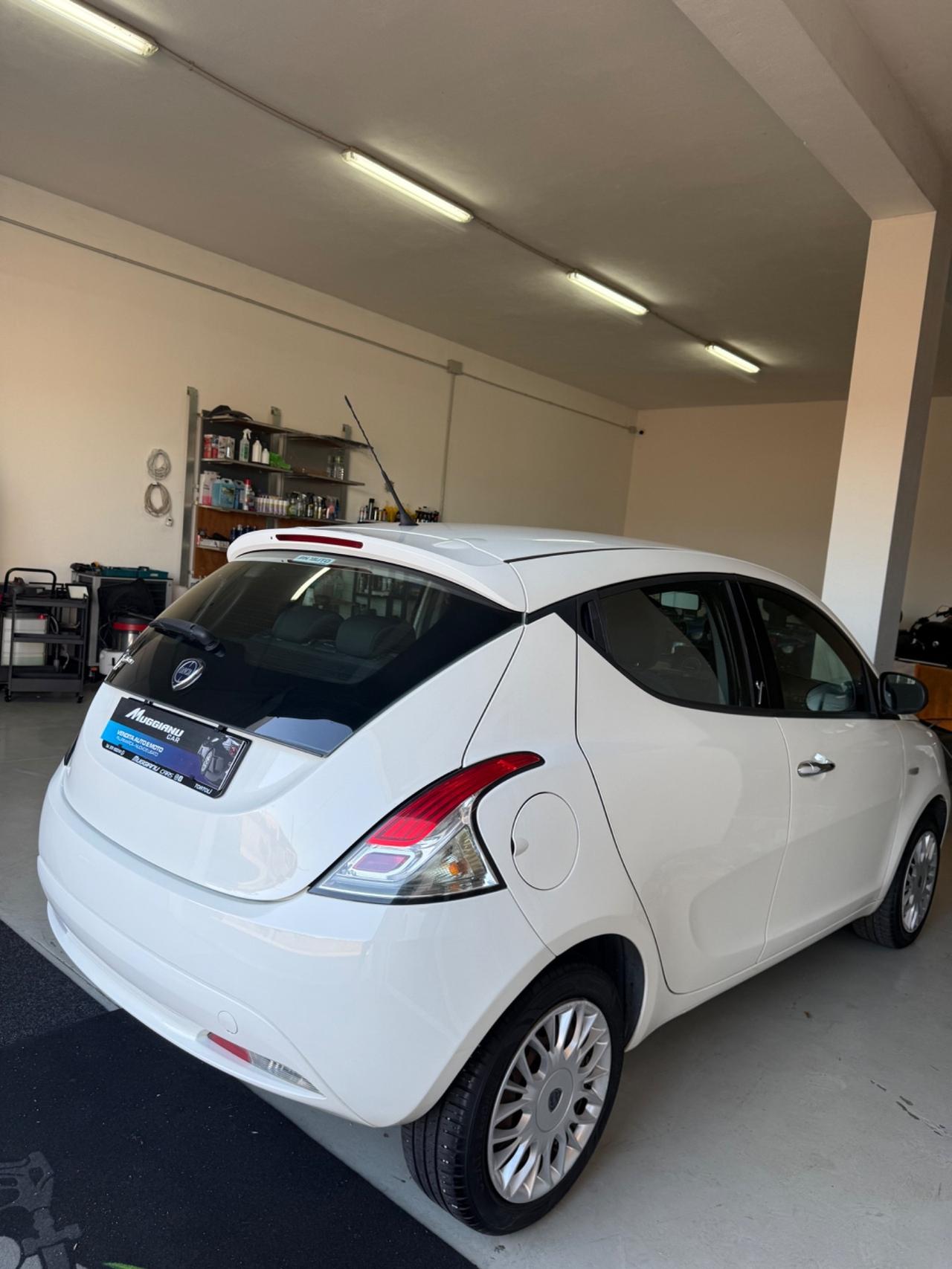 Lancia Ypsilon 1.2 69 CV 5 porte Platinum