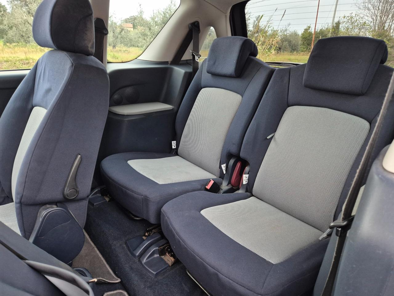 Peugeot 1007 1.4 Happy