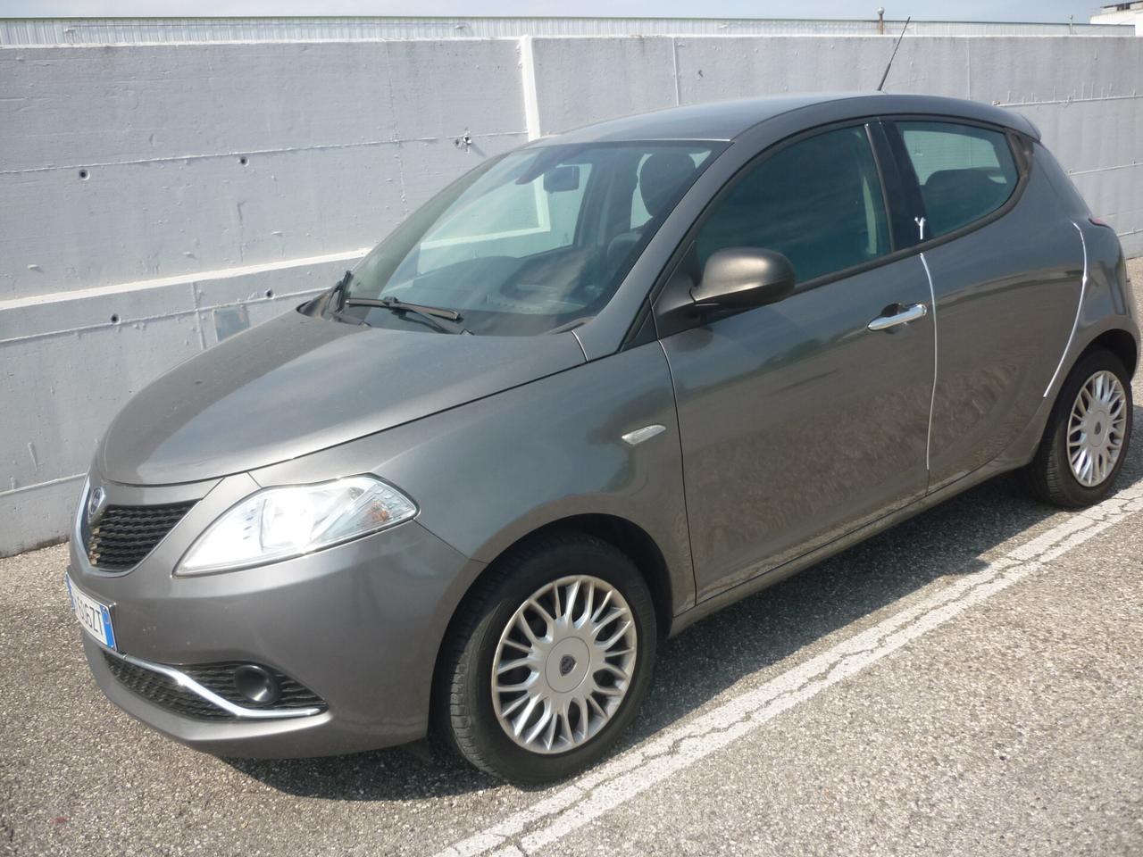 Lancia Ypsilon 1.2 69 CV 5 porte Silver