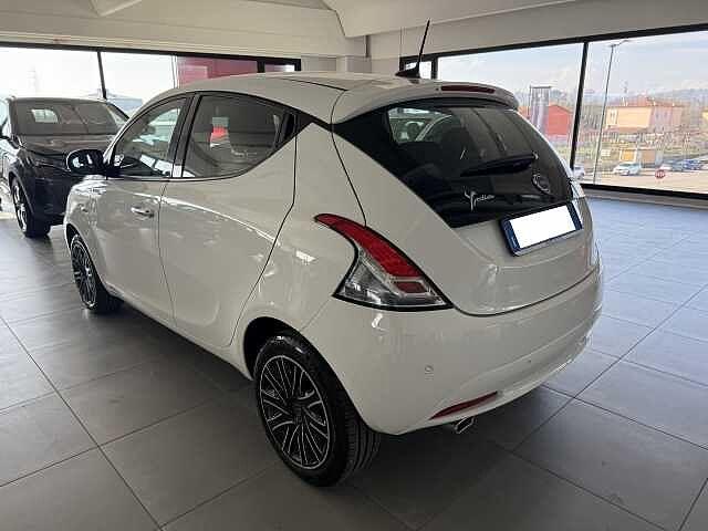 Lancia Ypsilon 1.0 FireFly Hybrid Ecochic Gold