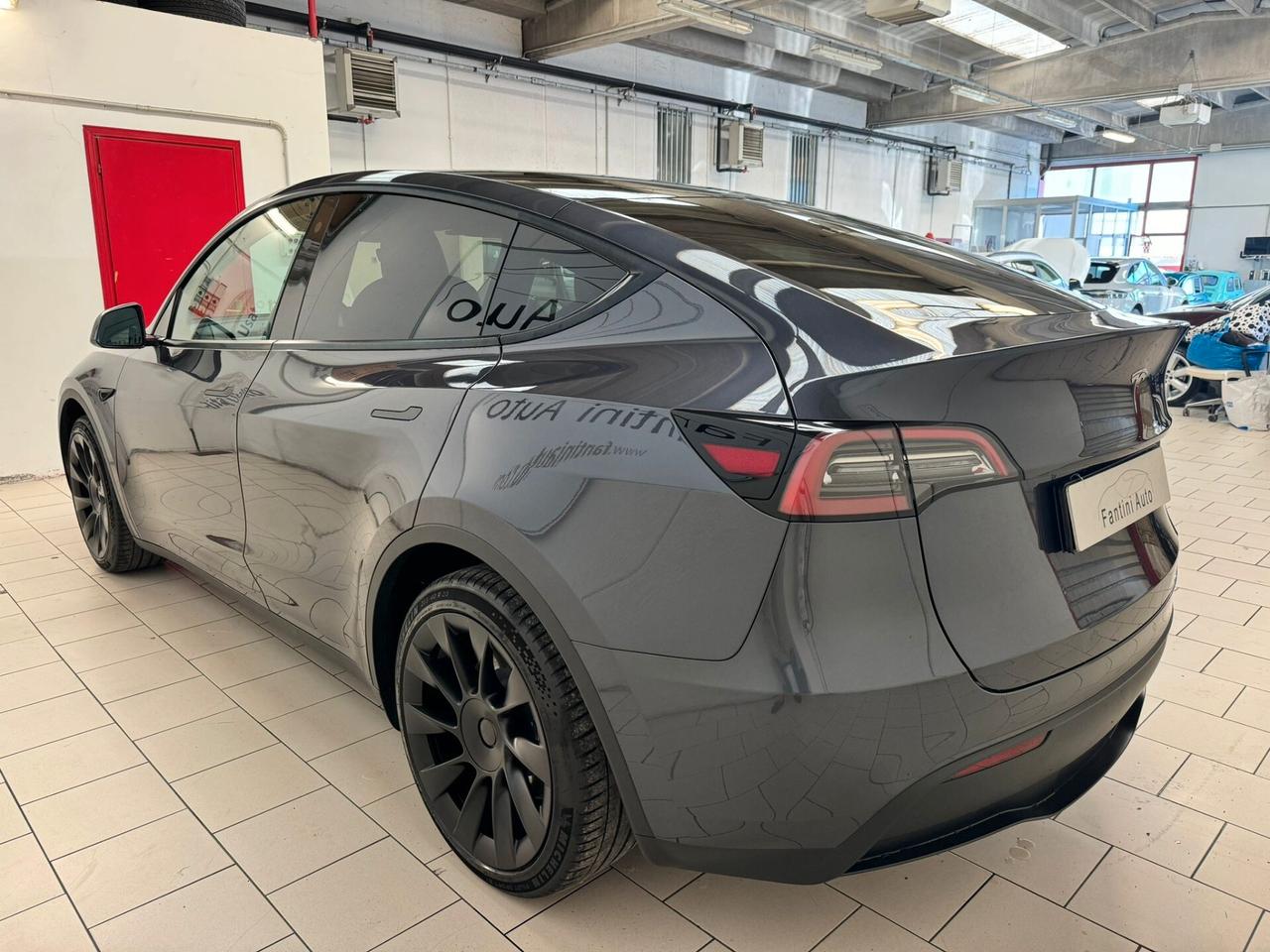Tesla Model Y Single Motor-ANCHE SUBENTRO LEASING-LEGGI SOTTO