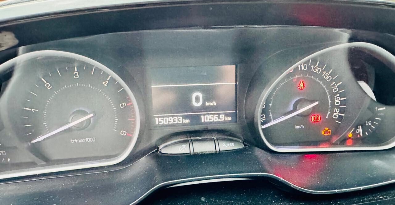 Peugeot 208 BlueHDi 75 5 porte Neopatentati