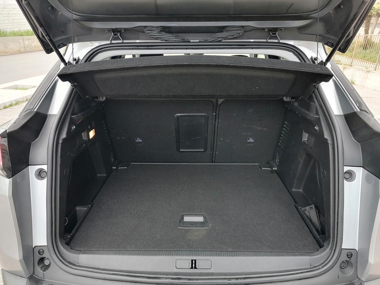 PEUGEOT 3008 ALLURE 1.5 BLUEHDI 130CV FULL LED AUTOMATICA