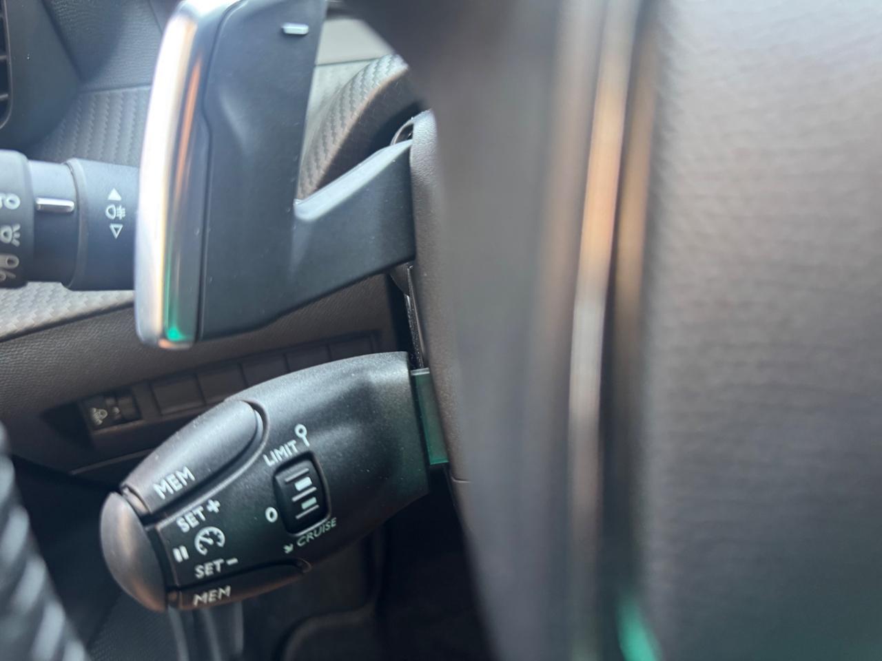 Peugeot 2008 Hybrid 136 e-DCS6 Allure