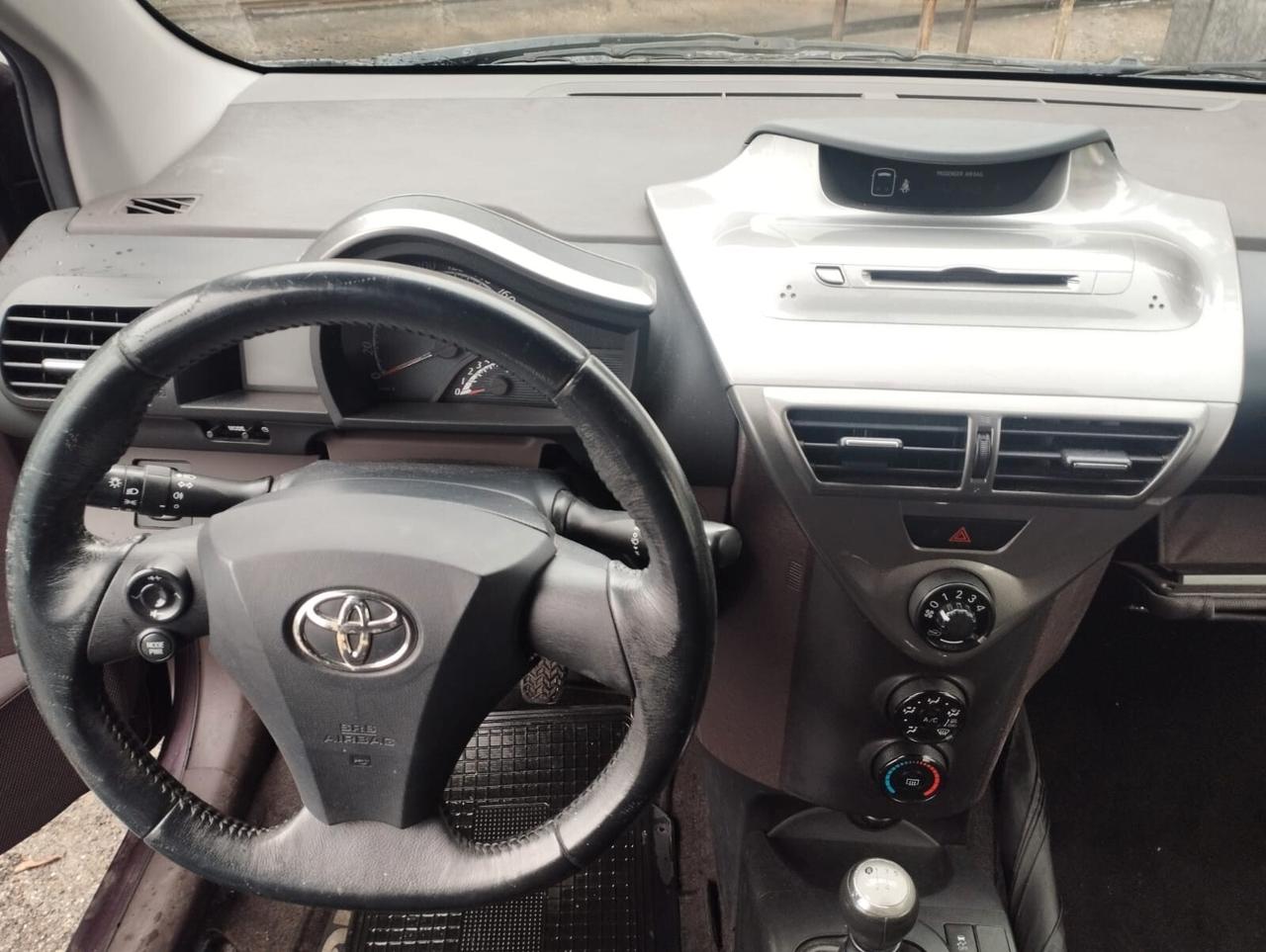 Toyota iQ 1.0 Sol