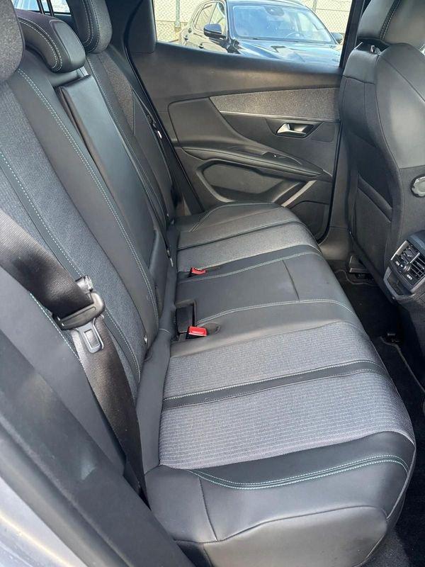 Peugeot 3008 Hybrid4 300 e-EAT8 Allure Pack vettura a noleggio per info benedetta