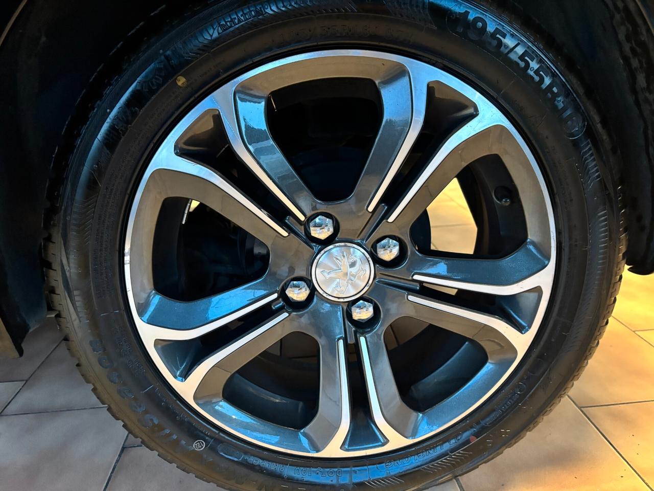 Peugeot 208 5p 1.2 vti *CINGHIA FATTA 100000KM*NEOPATENTATI