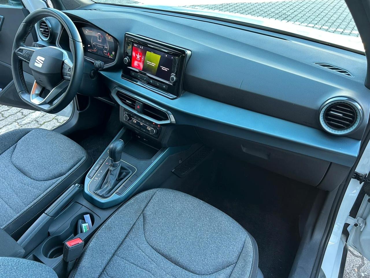 SEAT Arona 1.0 ecotsi 110cv dsg FARO DX GUASTO