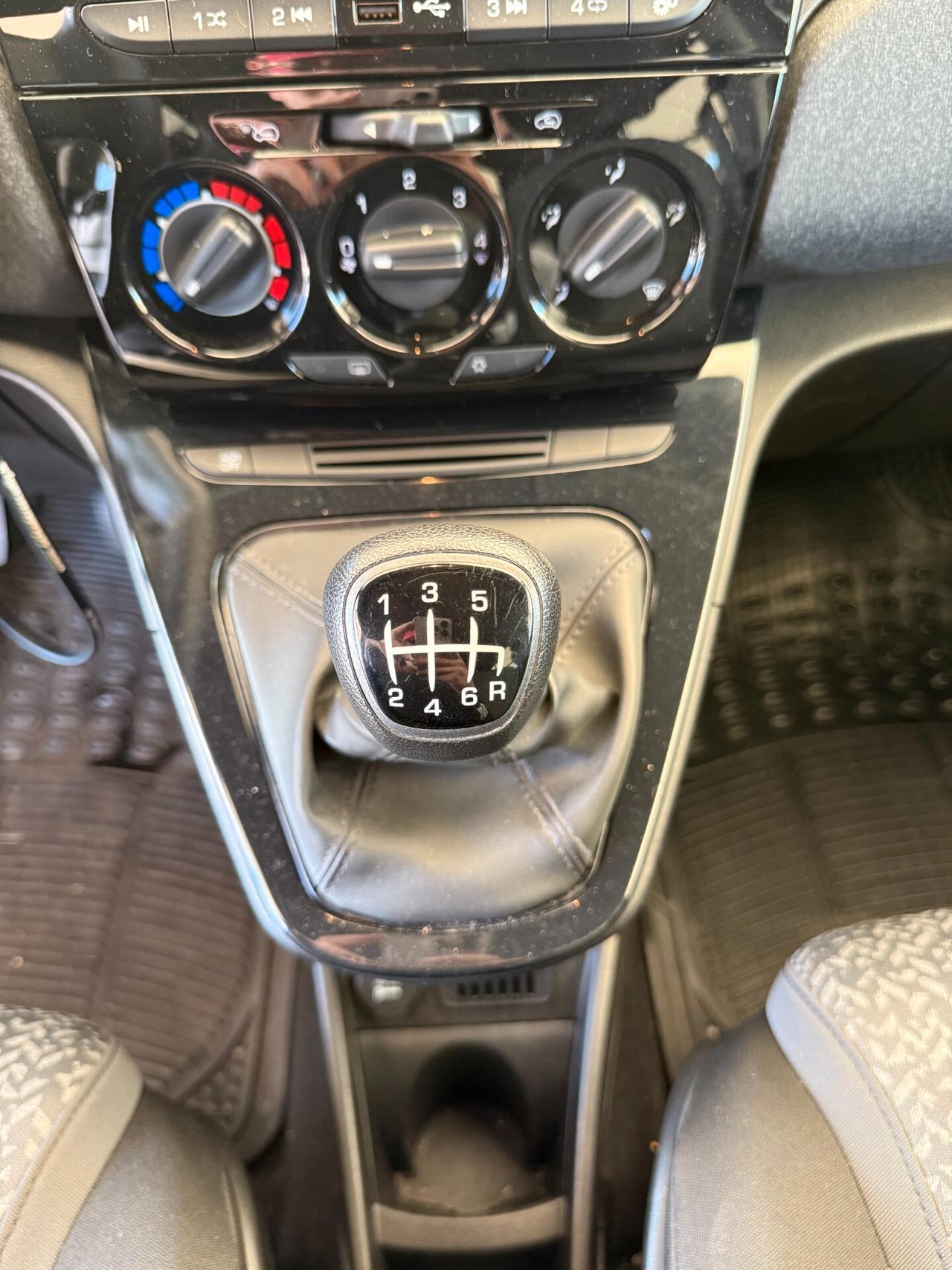 Lancia Ypsilon 1.0 FireFly 5 porte S&S Hybrid Ecochic Silver