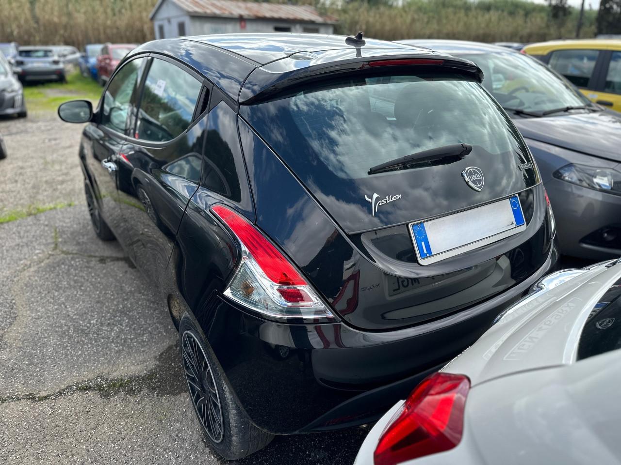 LANCIA Ypsilon III 2021 - Ypsilon 1.0 firefly hybrid Silver s&s 70cv