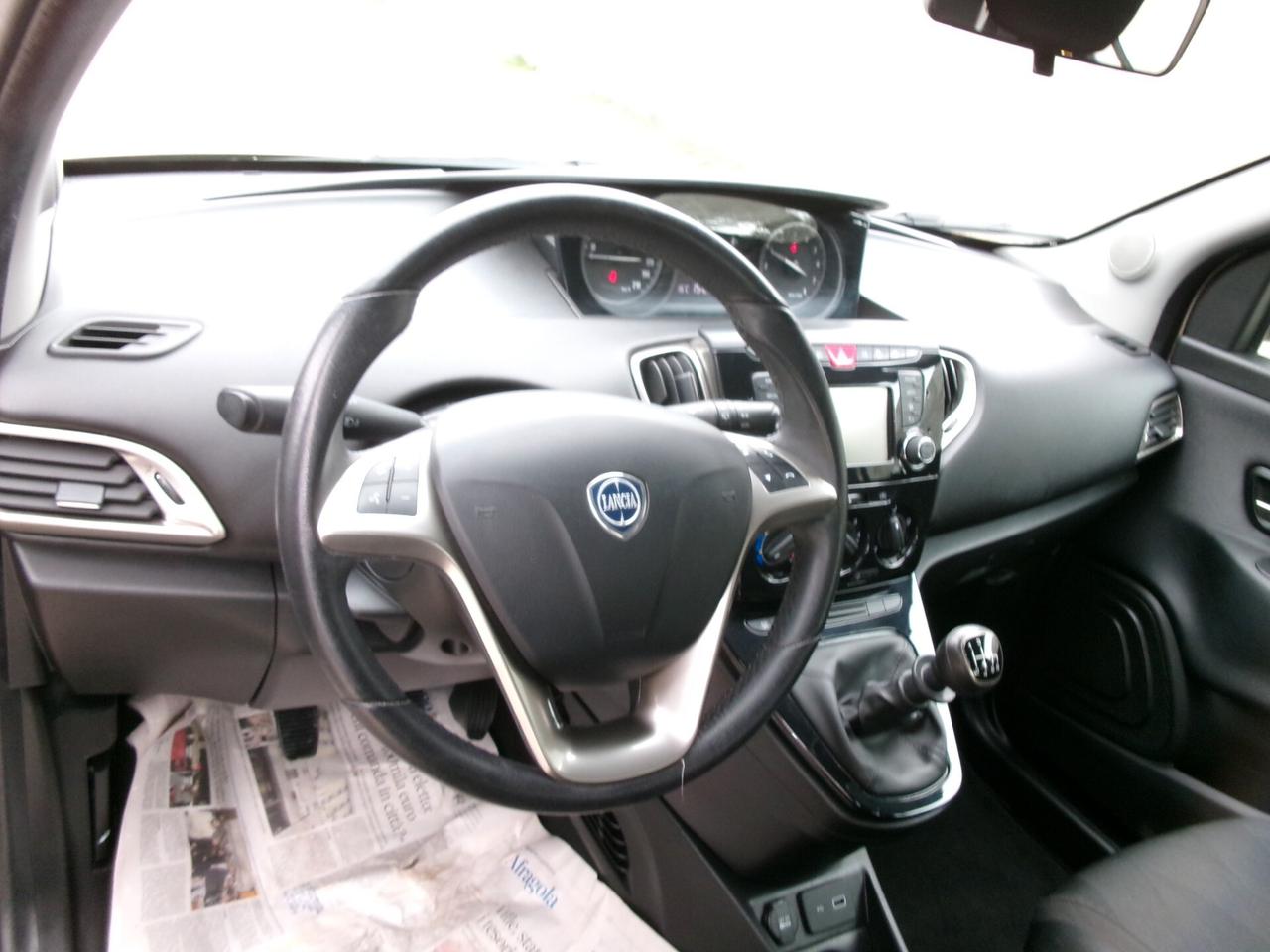 Lancia Ypsilon 1.0 FireFly 5 porte S&S Hybrid Ecochic Gold