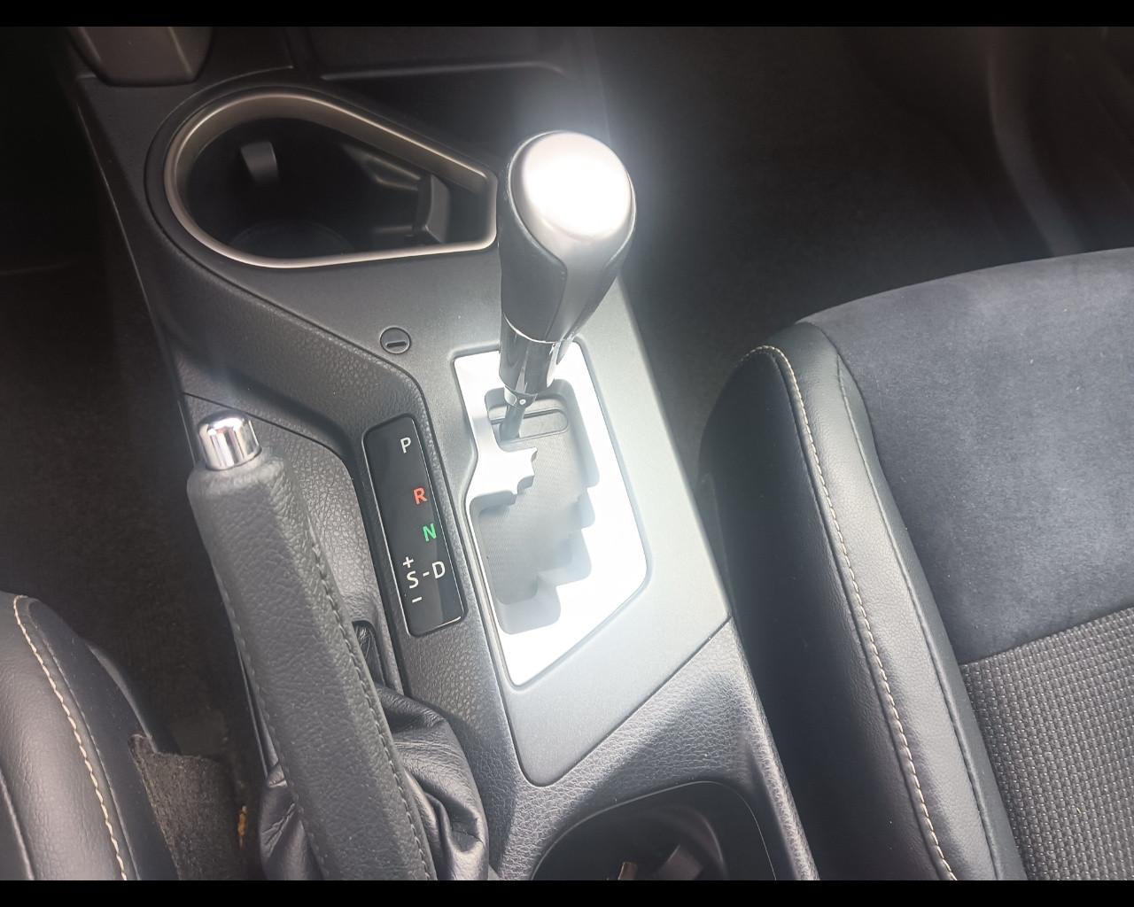 TOYOTA Rav4 IV - Rav4 2.5 vvt-i hybrid Lounge 2wd e-cvt my17