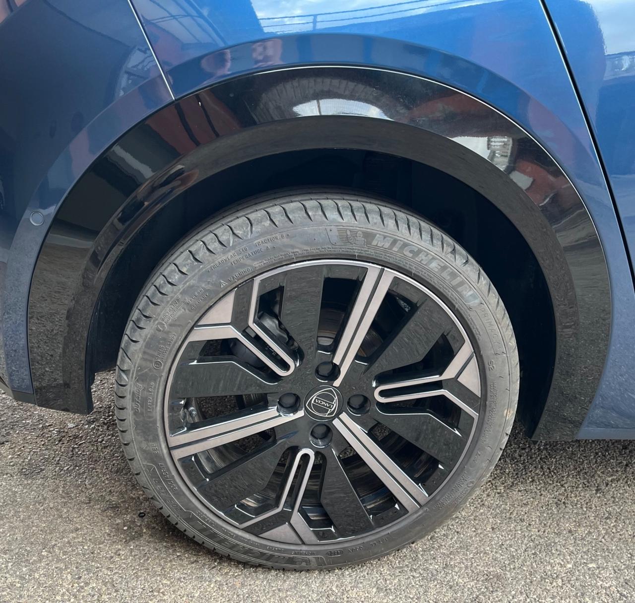 Lancia Ypsilon Hybrid DCT Edizione Cassina-Km17500-