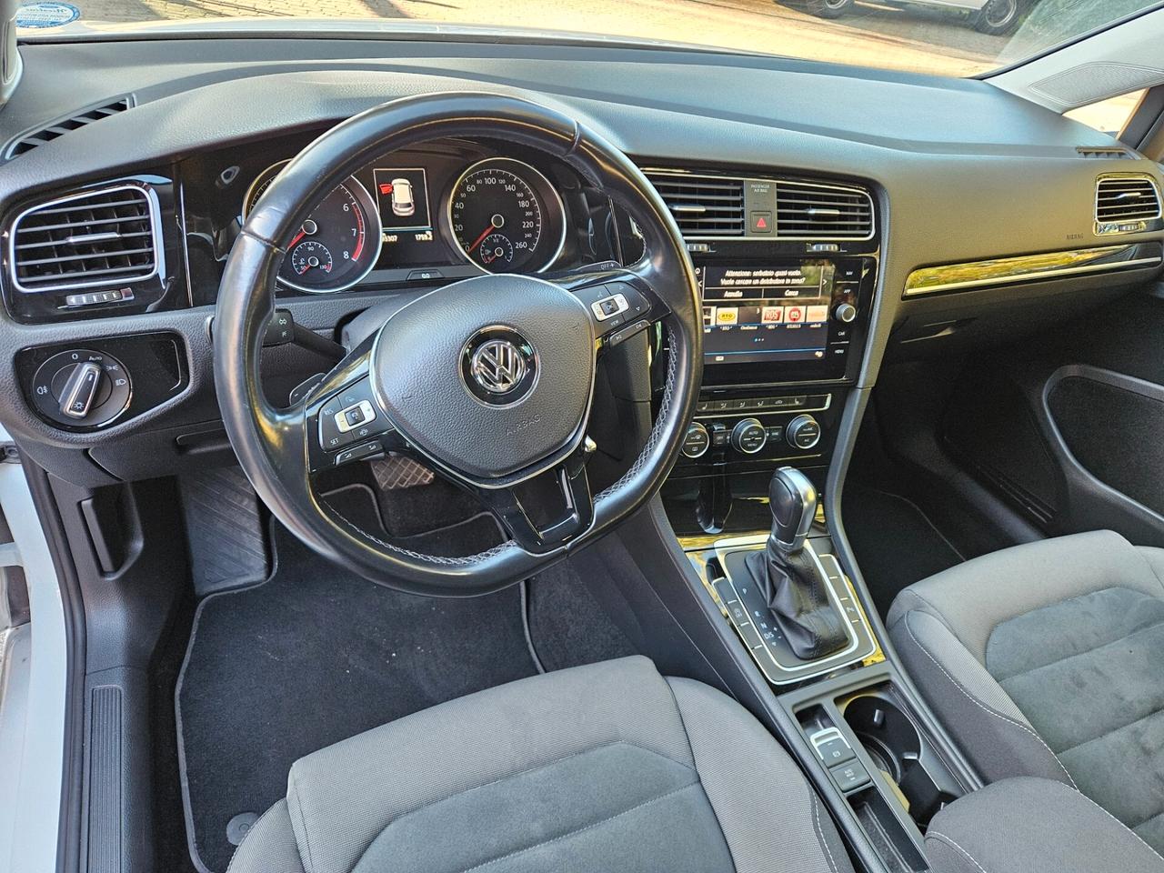 Volkswagen Golf 1.5 TSI DSG 5p. R-LINE