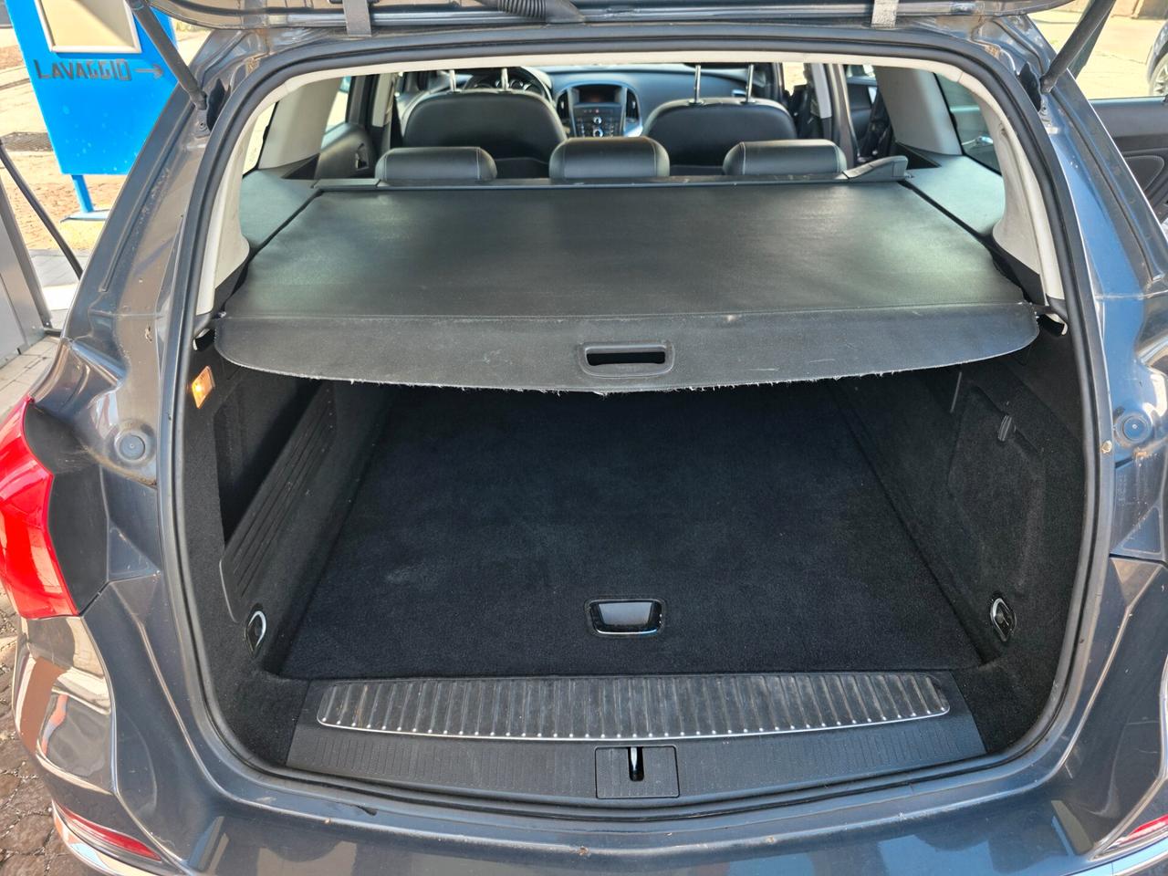 Opel Astra 1.7 CDTI 110CV Sports Tourer Cosmo con 325.000km