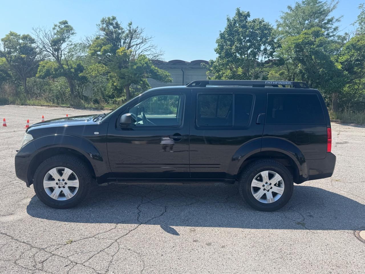 Nissan Pathfinder 2.5 dCi SE 7 posti