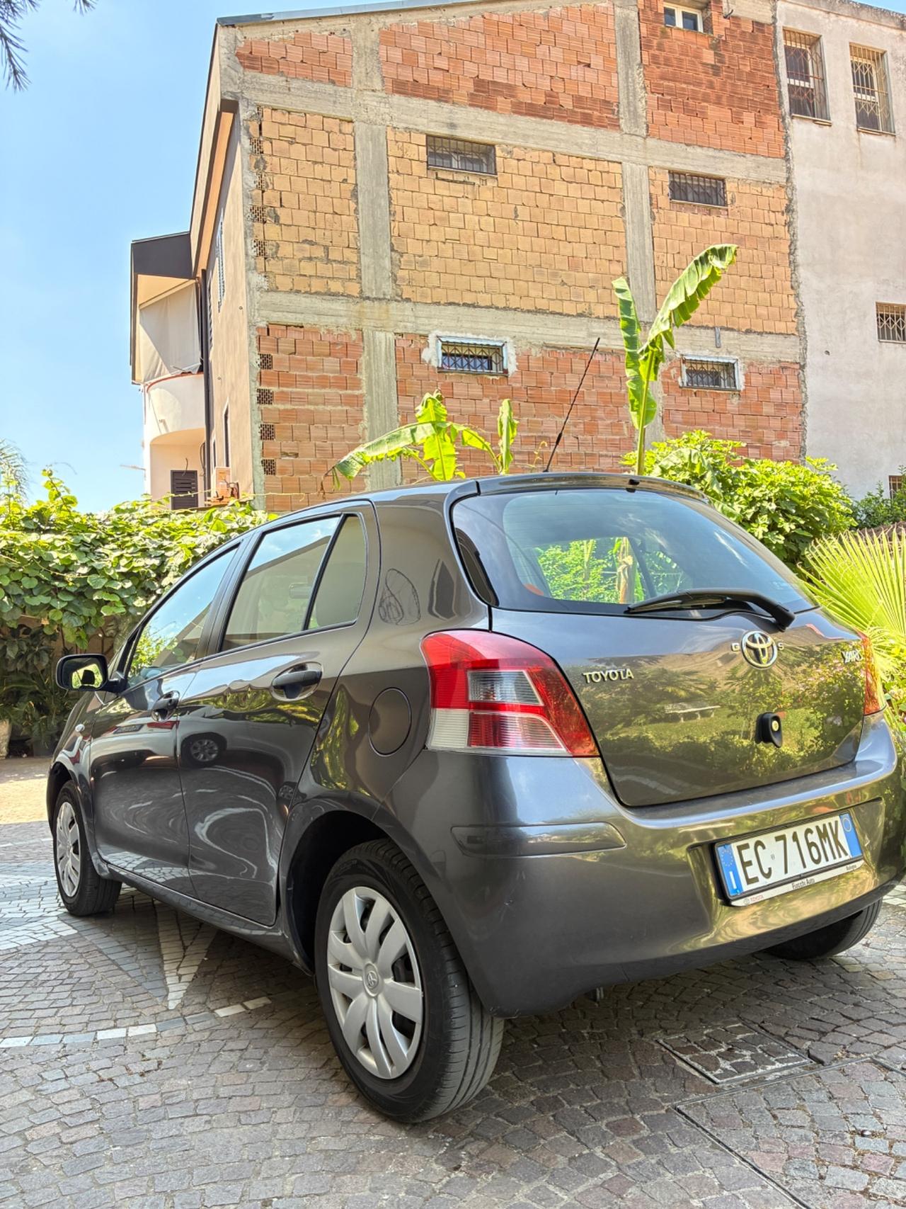 Toyota Yaris 1.0 5 porte