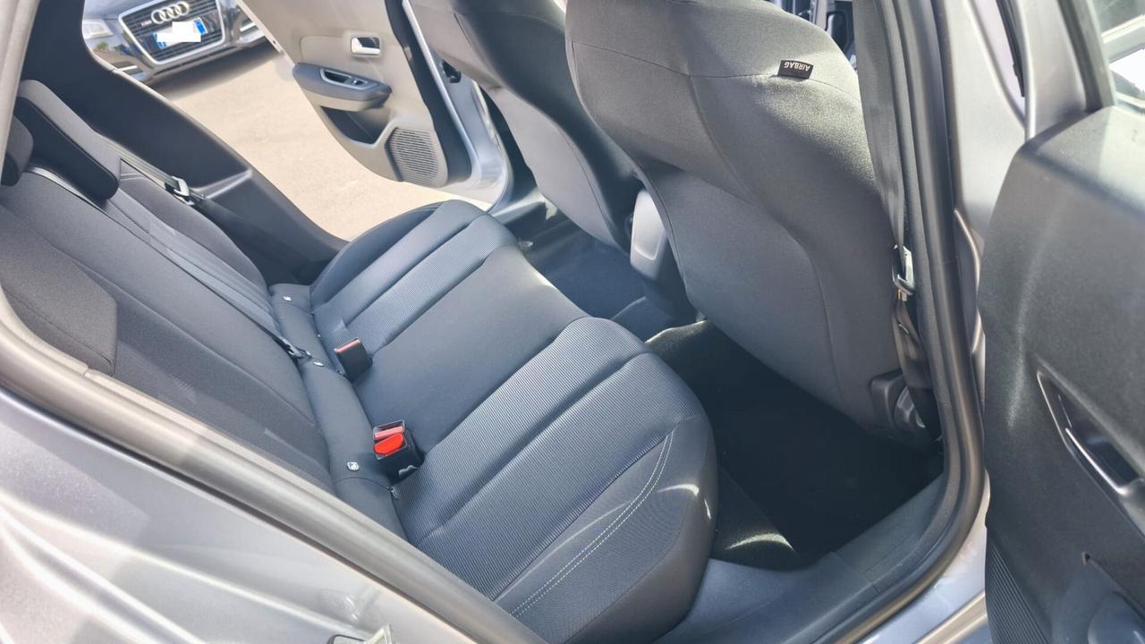 Lancia Ypsilon Hybrid e-DCT