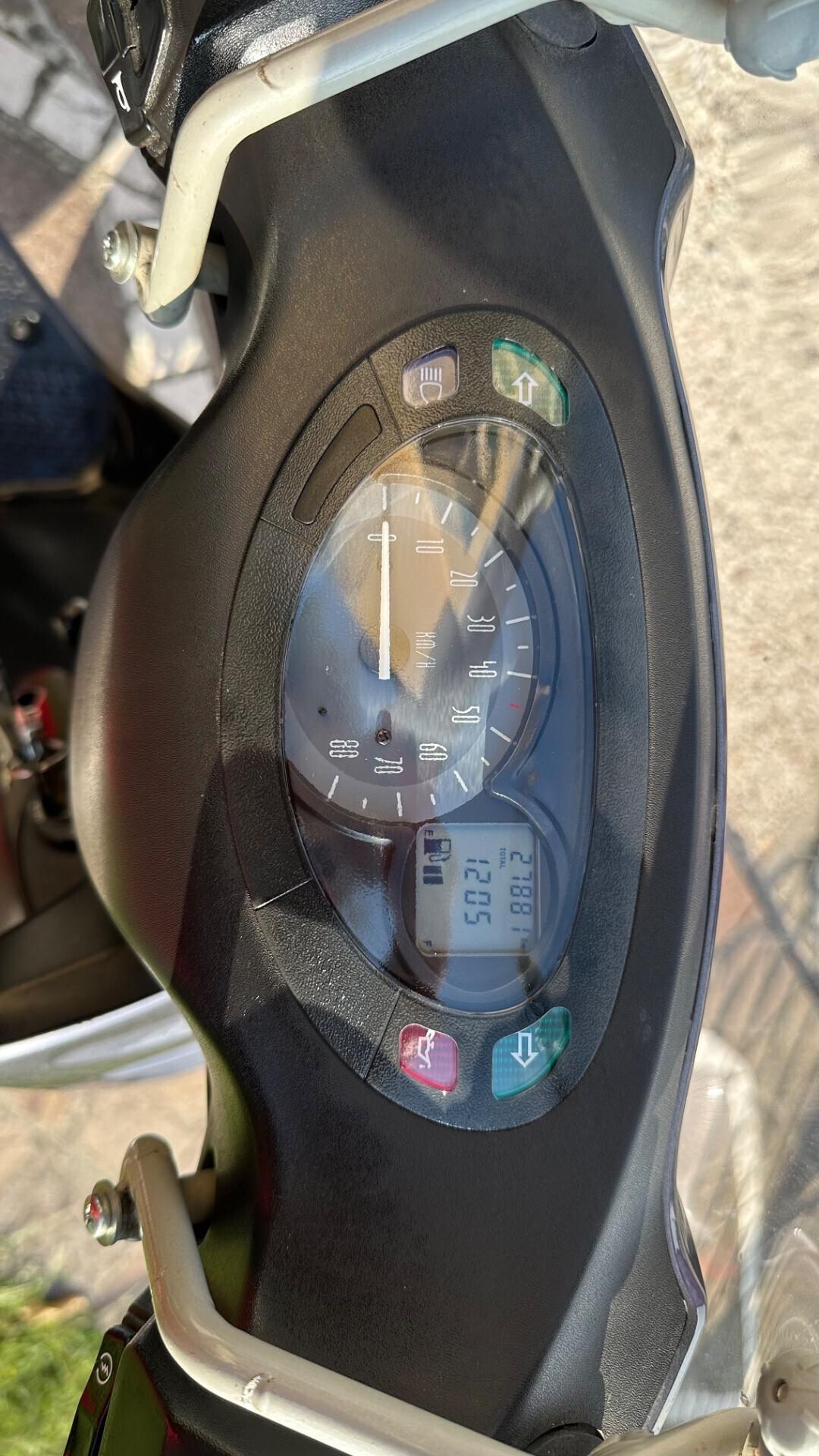 Yamaha Neo's Ovetto 2 tempi con parabrezza